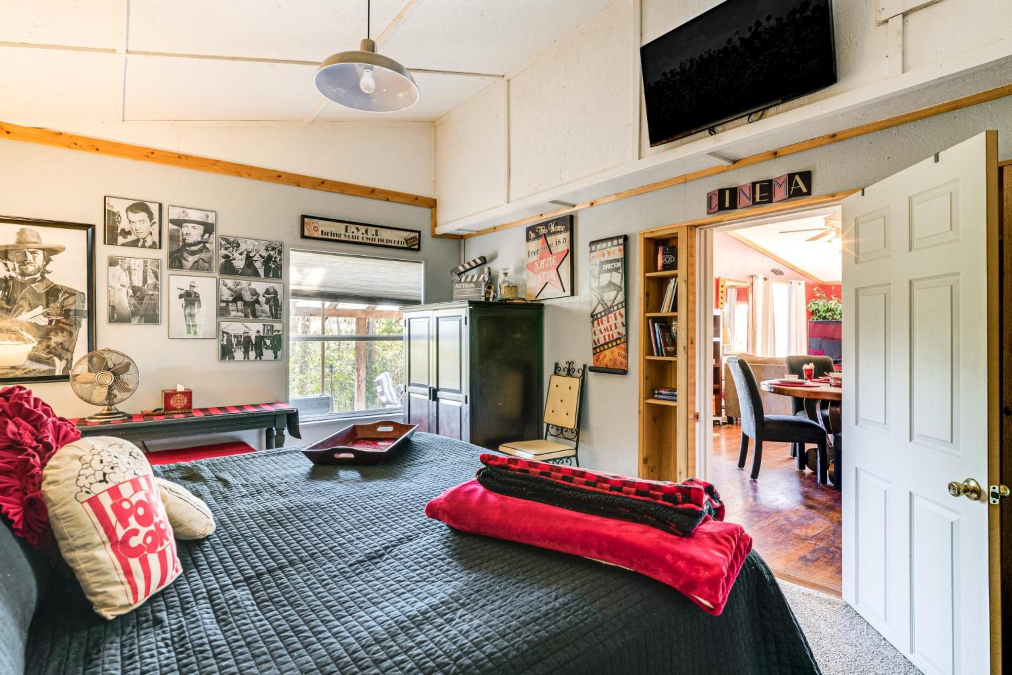 College Station Getaway With Hot Tub And Courtyard! Villa Exterior photo