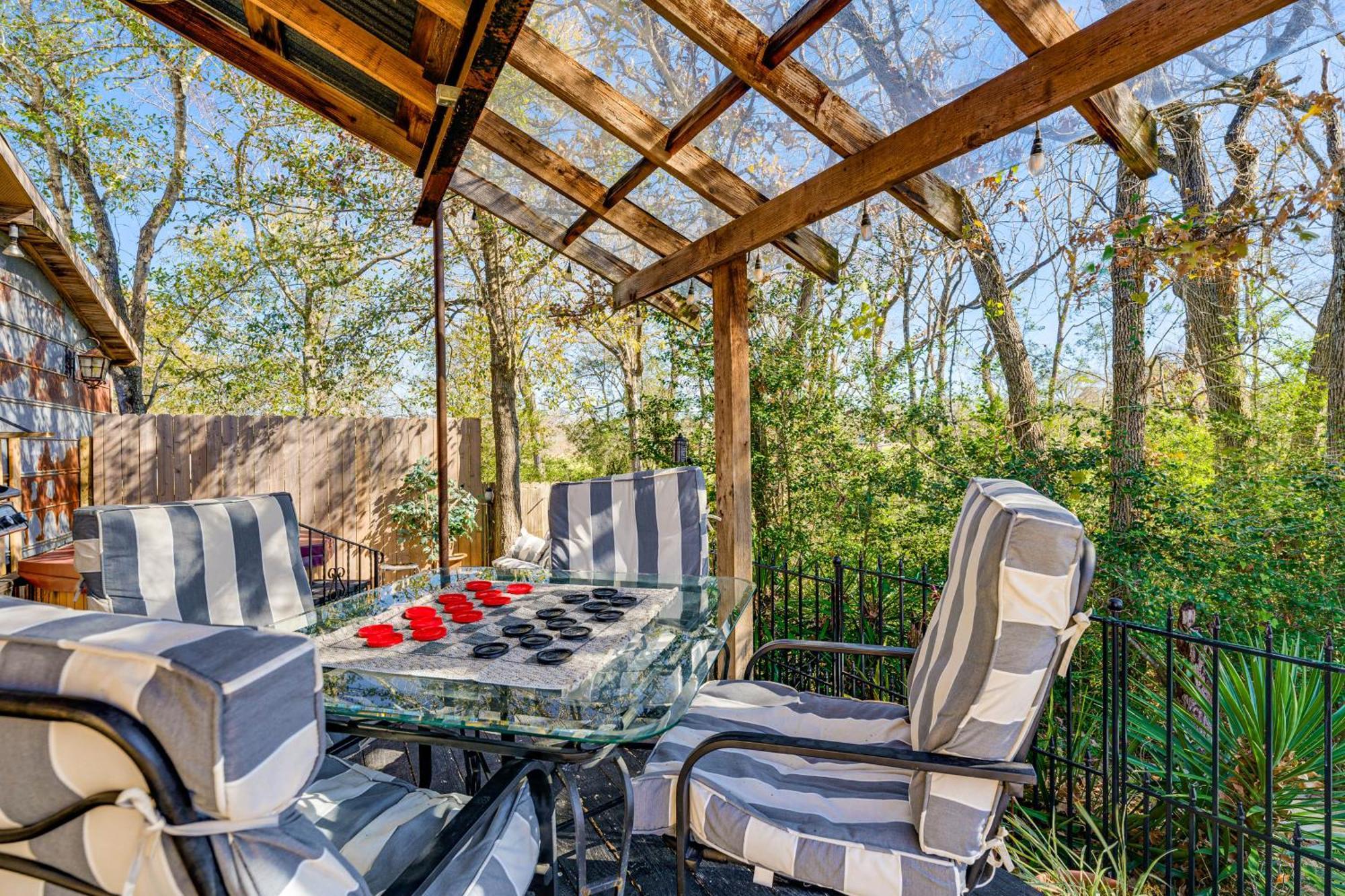 College Station Getaway With Hot Tub And Courtyard! Villa Exterior photo