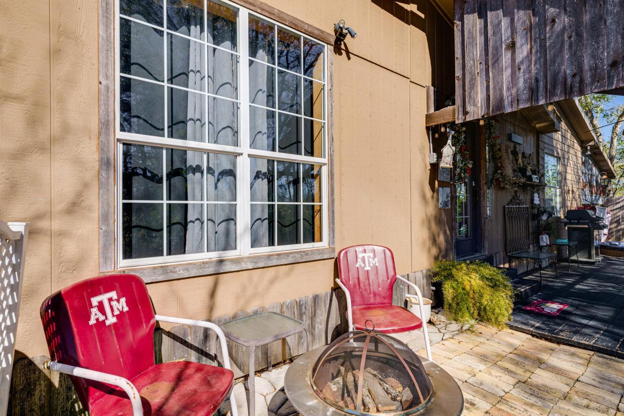College Station Getaway With Hot Tub And Courtyard! Villa Exterior photo