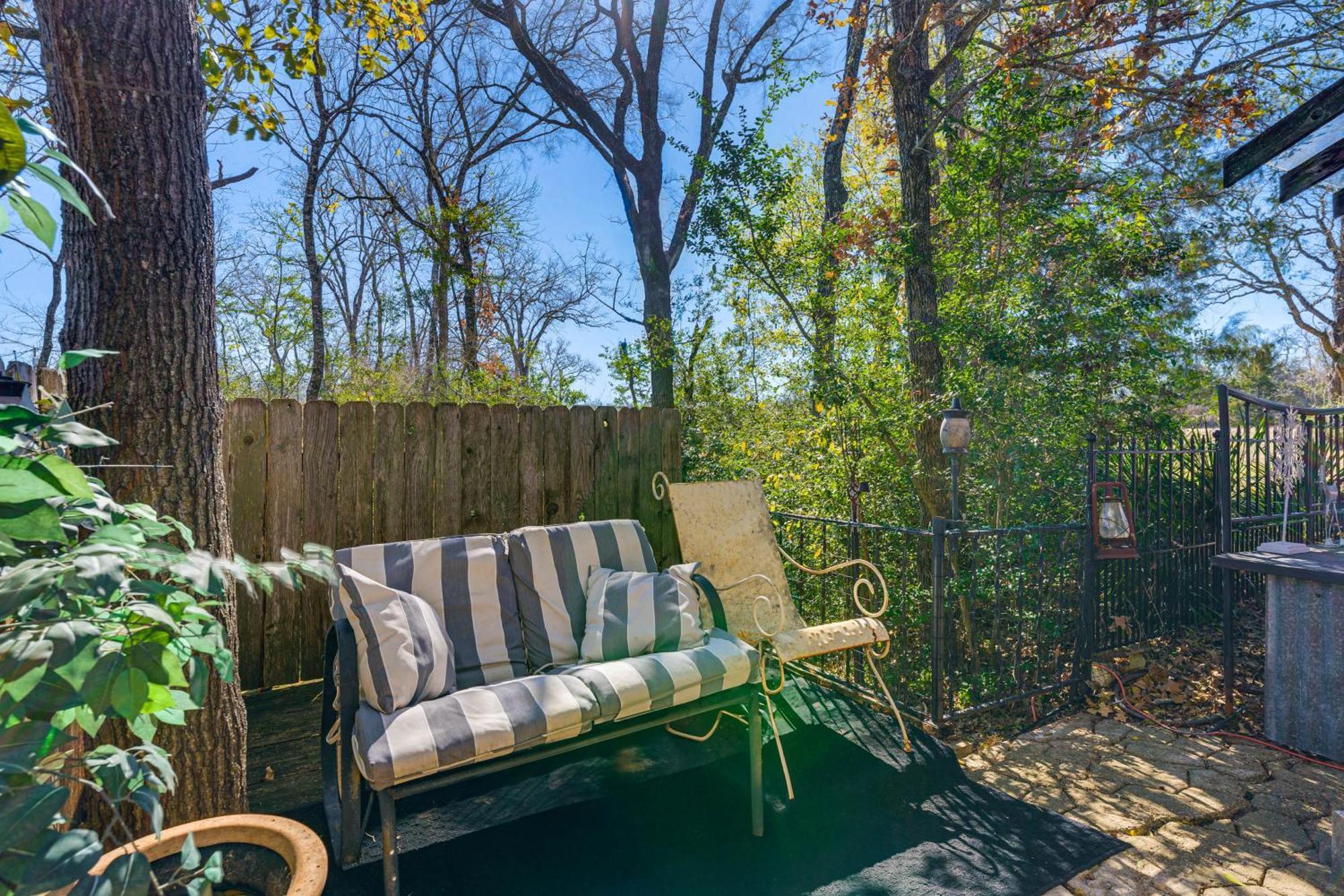 College Station Getaway With Hot Tub And Courtyard! Villa Exterior photo