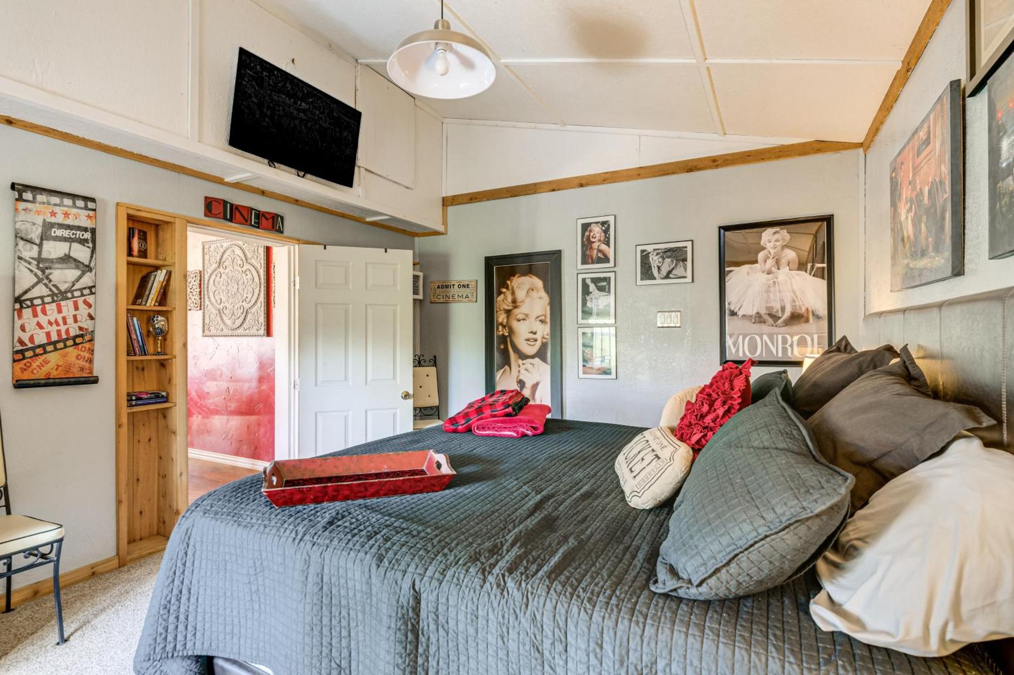 College Station Getaway With Hot Tub And Courtyard! Villa Exterior photo